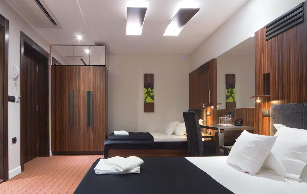 Hotel Viva クラグイェヴァツ 部屋 写真